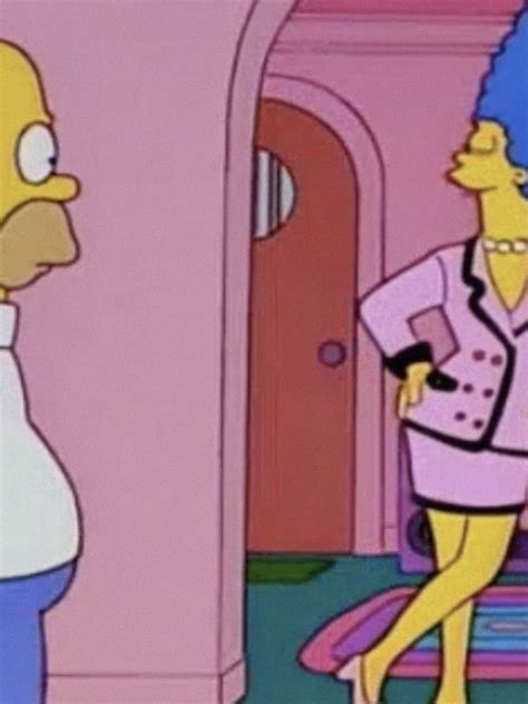 Chanel trae de vuelta el traje rosa de Marge Simpson 